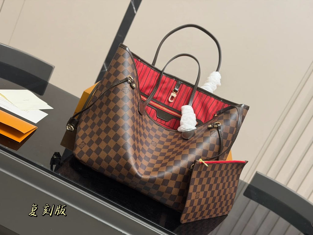 LV Tote